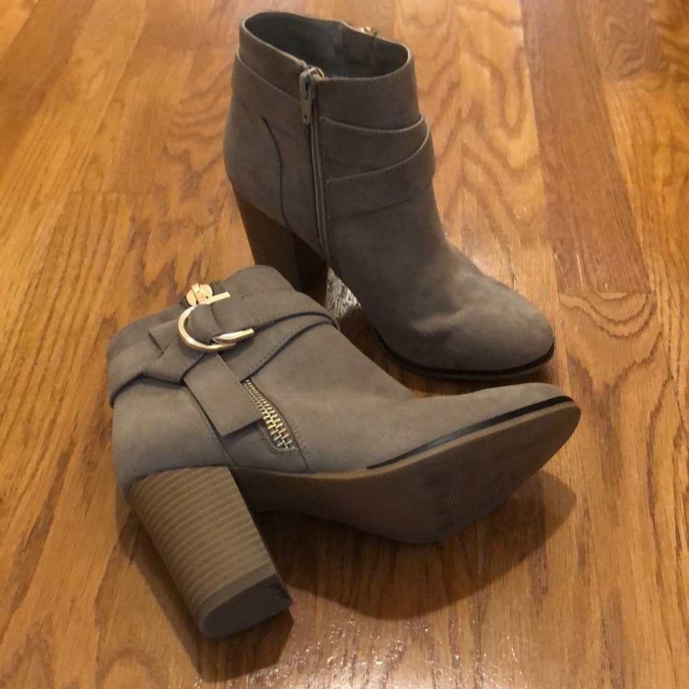 APT 9 Boots Size 6